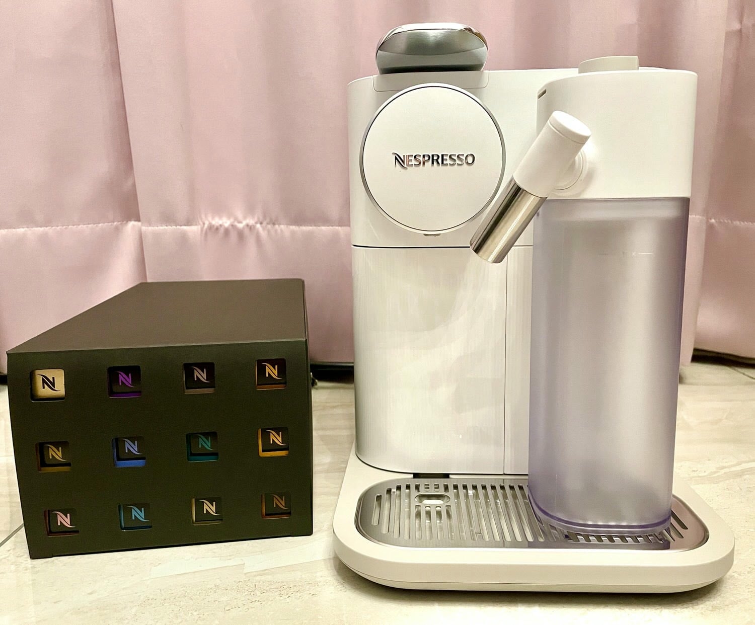 Nespresso 質感白膠囊咖啡機，30秒就能在家享受極致的咖啡體驗