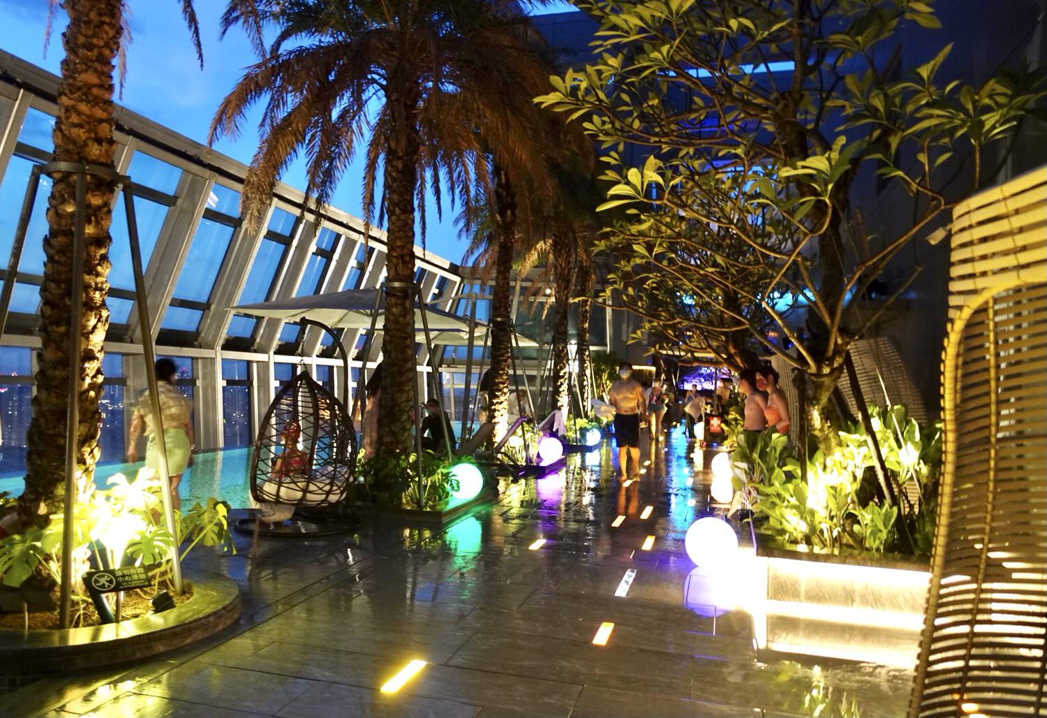 新北板橋五星級飯店「新板希爾頓酒店」高空無邊際露天泳池眺望市景! - 第24張圖