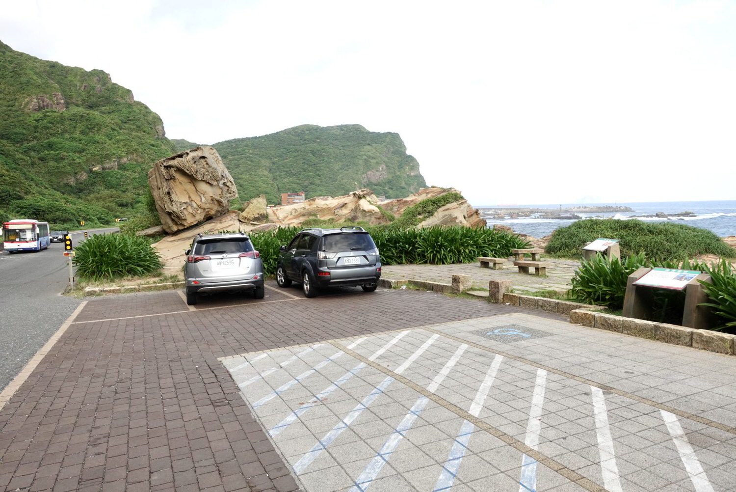 新北景點|東北角瑞芳濱海公路超美秘境「南雅奇岩」,海蝕風化造型巨石。 - 第2張圖