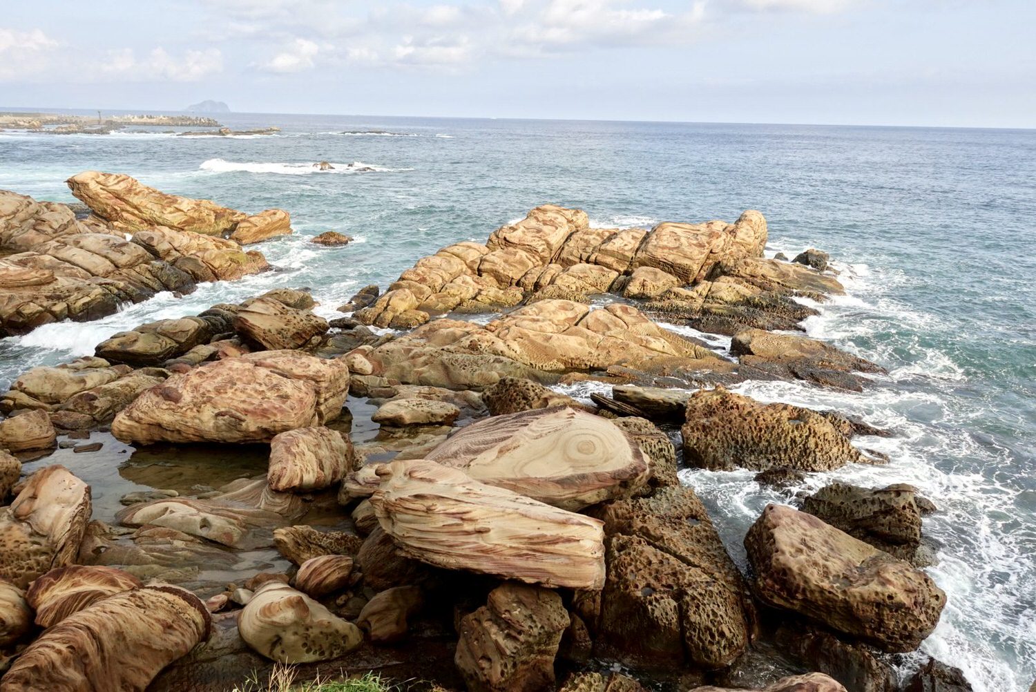 新北景點|東北角瑞芳濱海公路超美秘境「南雅奇岩」,海蝕風化造型巨石。 - 第16張圖