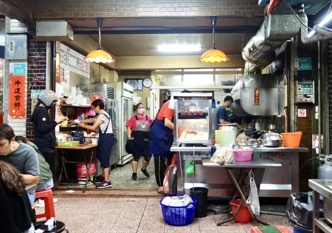 台南美食|在地人推薦必吃的宵夜熱炒美食「老泰羊肉店」,無羊騷味的平價銅板美食。 - 第2張圖
