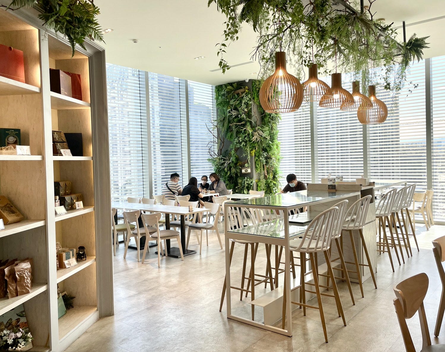 新北美食|新莊宏匯廣場8F輕食推薦「魚骨頭CAFE」,推薦澳客套餐及圓頂秀格拉蛋糕。 - 第4張圖