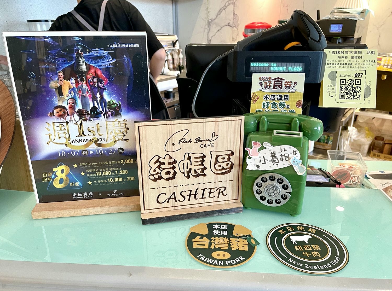 新北美食|新莊宏匯廣場8F輕食推薦「魚骨頭CAFE」,推薦澳客套餐及圓頂秀格拉蛋糕。 - 第3張圖
