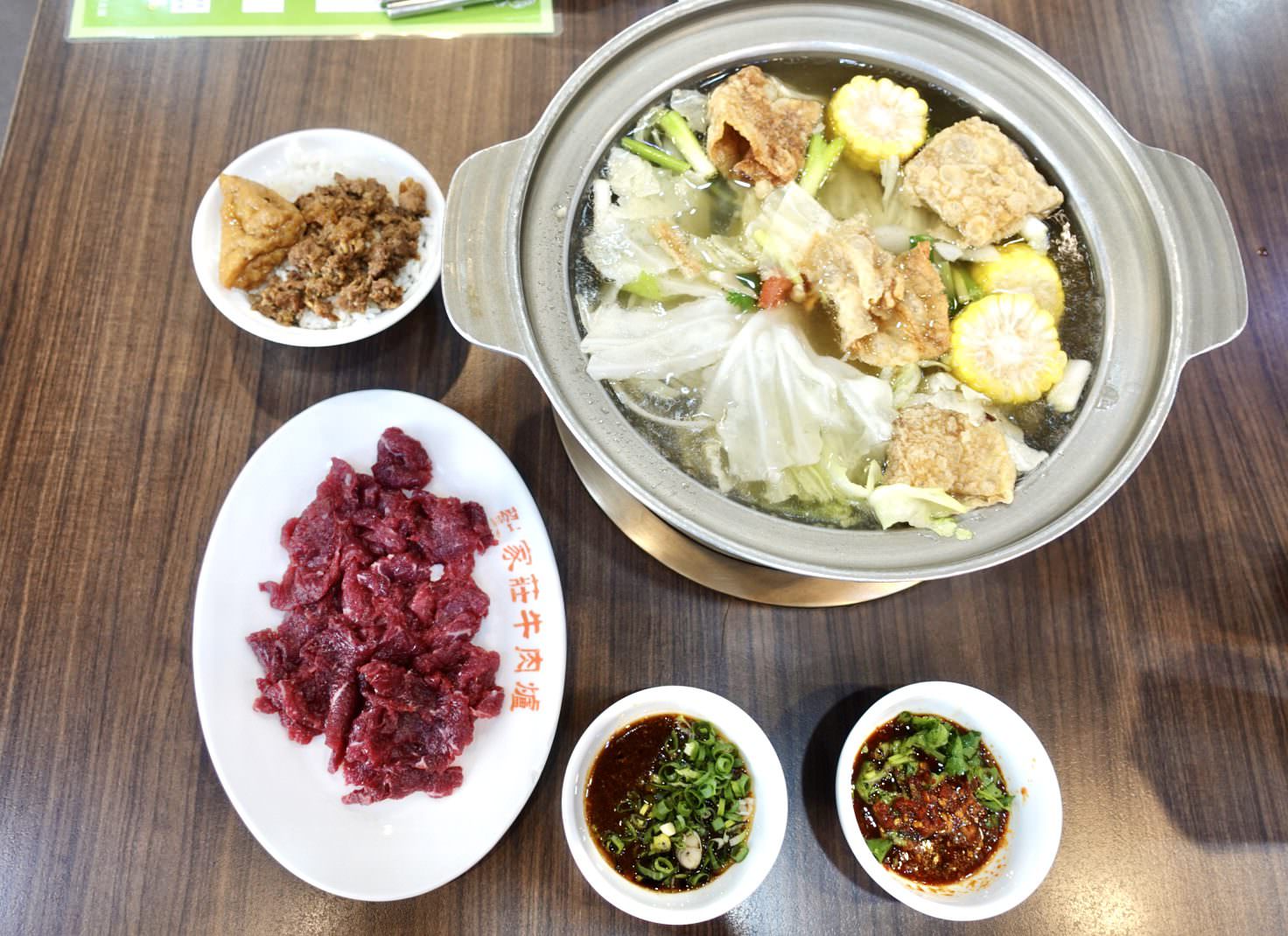 台南美食|台南溫體牛涮涮鍋劉家莊牛肉爐,首間現切本土溫體牛肉,店家附停車場。 - 第16張圖