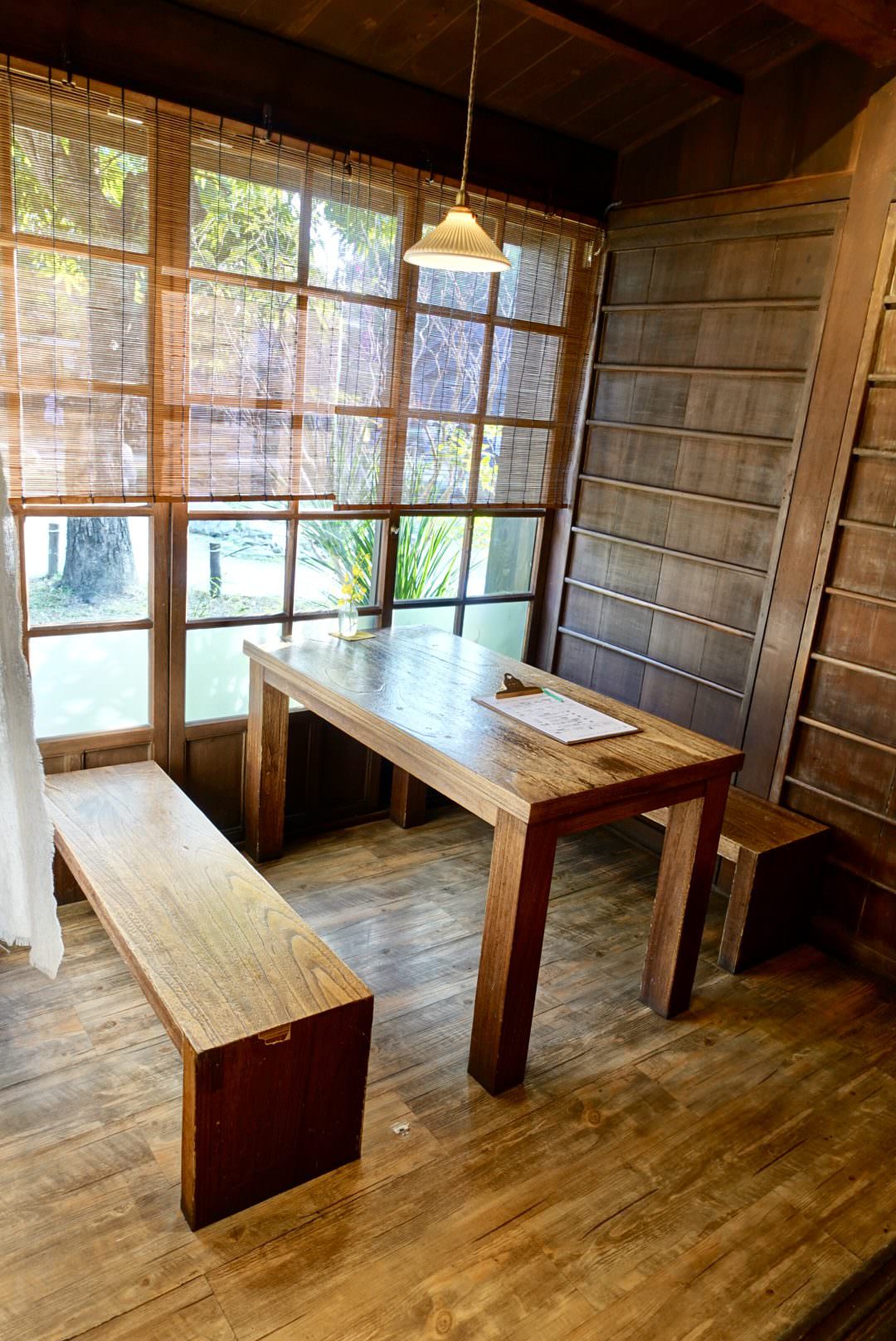 嘉義美食|嘉義檜意生活村日式老宅咖啡廳「Morikoohii森咖啡」,楓糖鹽奶油鬆餅與抹茶歐蕾。 - 第3張圖