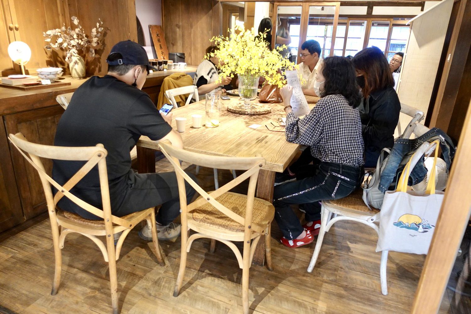 嘉義美食|嘉義檜意生活村日式老宅咖啡廳「Morikoohii森咖啡」,楓糖鹽奶油鬆餅與抹茶歐蕾。 - 第4張圖