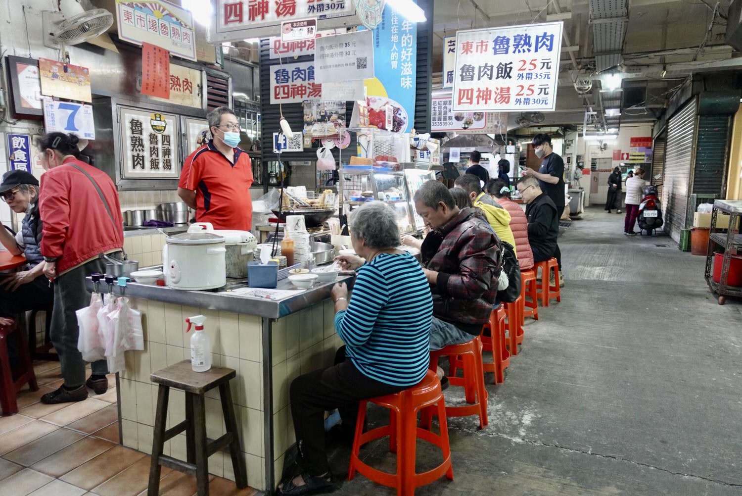 嘉義美食|嘉義東市場的隱藏美食「魯熟肉」,在地人早餐必吃的傳統市場好味道。 - 第1張圖