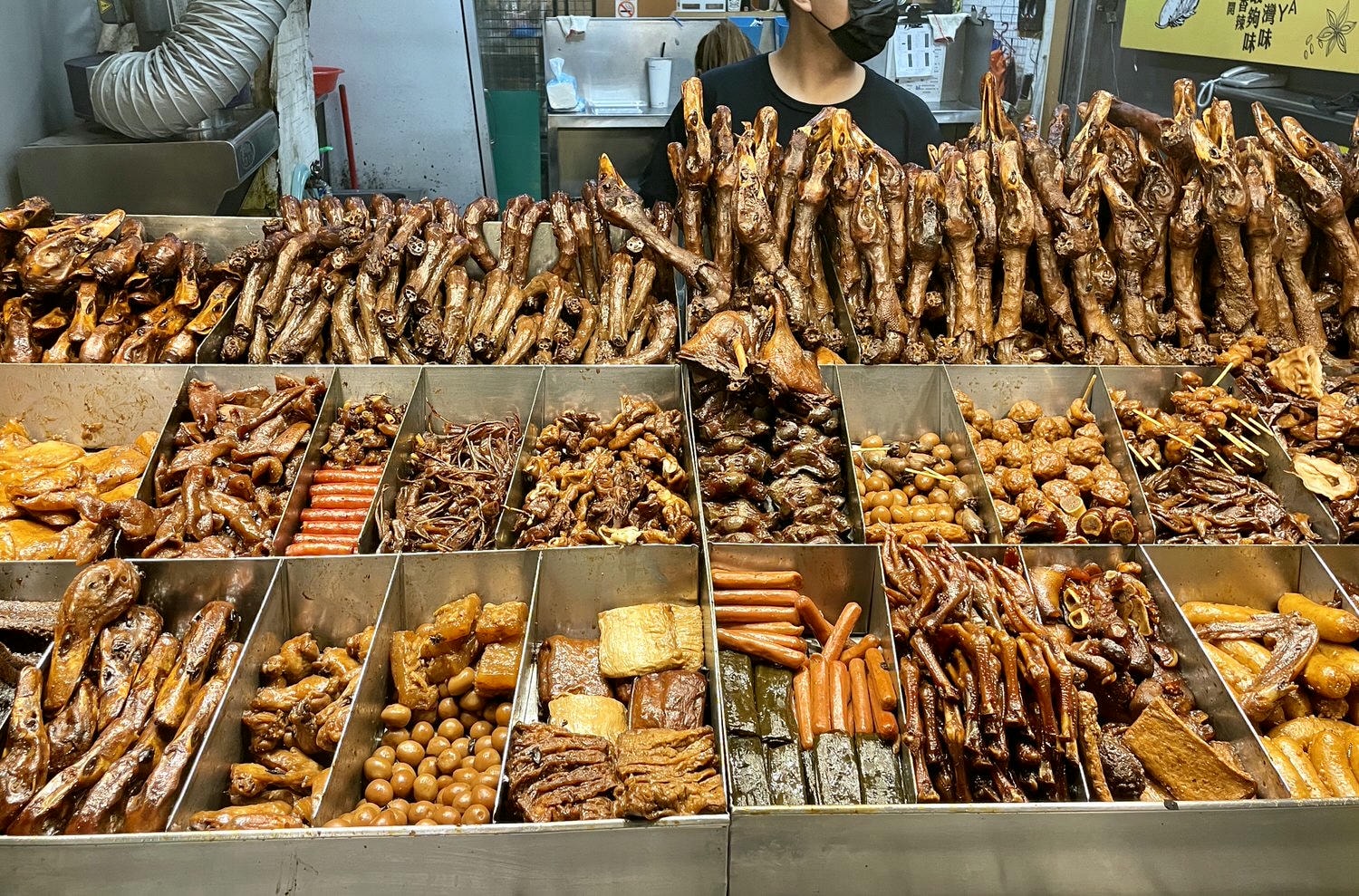 嘉義美食|嘉義文化路夜市超人氣東山鴨頭「黃毛ㄚ頭」,超過40年的獨家秘製滷汁。 - 第2張圖