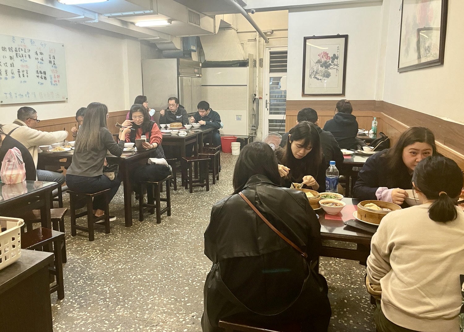 台北美食|捷運中山站巷弄人氣小吃店「川畝園麵食館」,必點牛肉捲餅跟蒸餃。 - 第5張圖