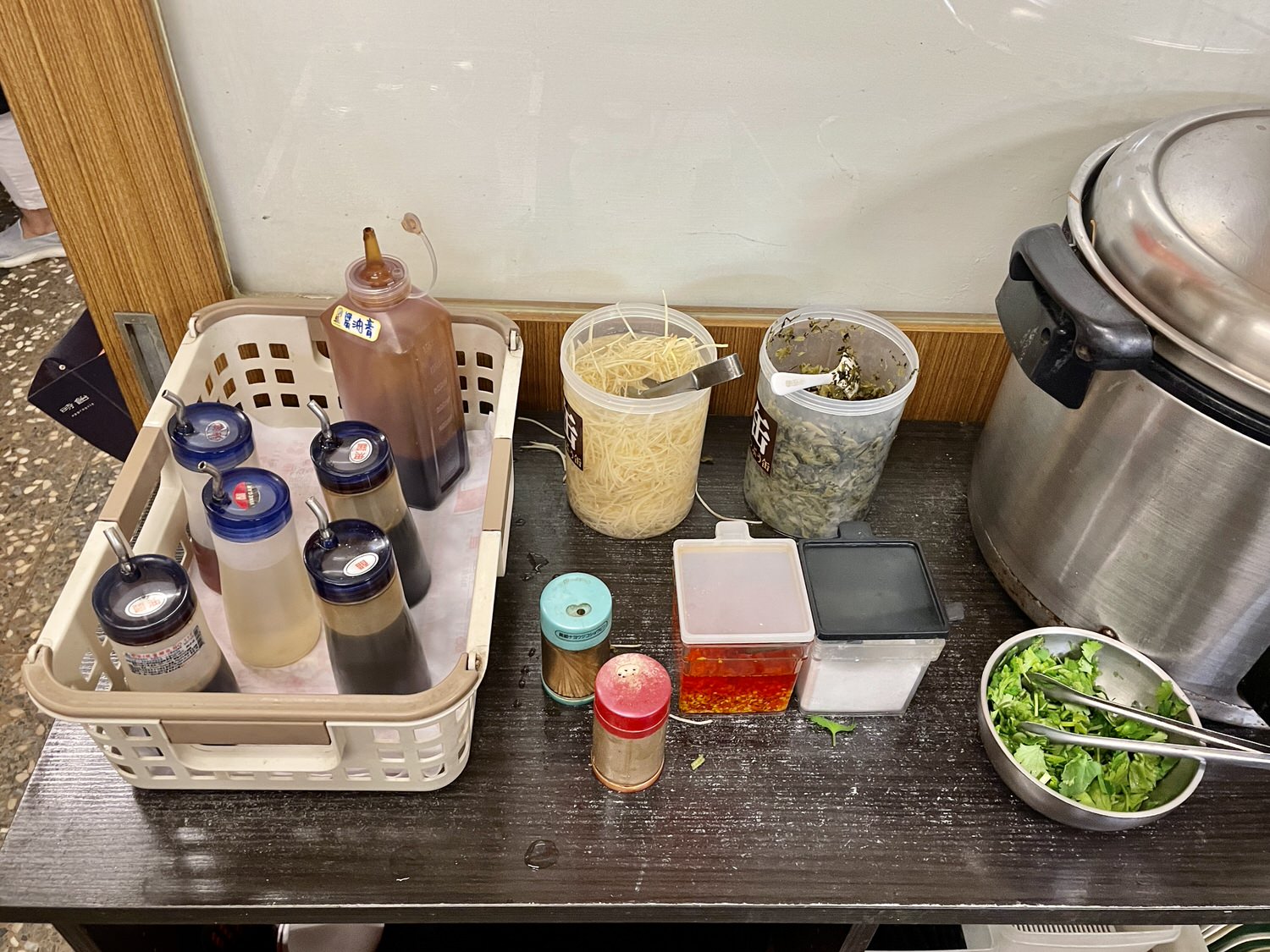台北美食|捷運中山站巷弄人氣小吃店「川畝園麵食館」,必點牛肉捲餅跟蒸餃。 - 第6張圖