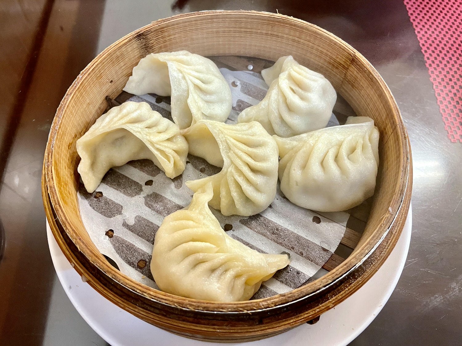 台北美食|捷運中山站巷弄人氣小吃店「川畝園麵食館」,必點牛肉捲餅跟蒸餃。 - 第8張圖