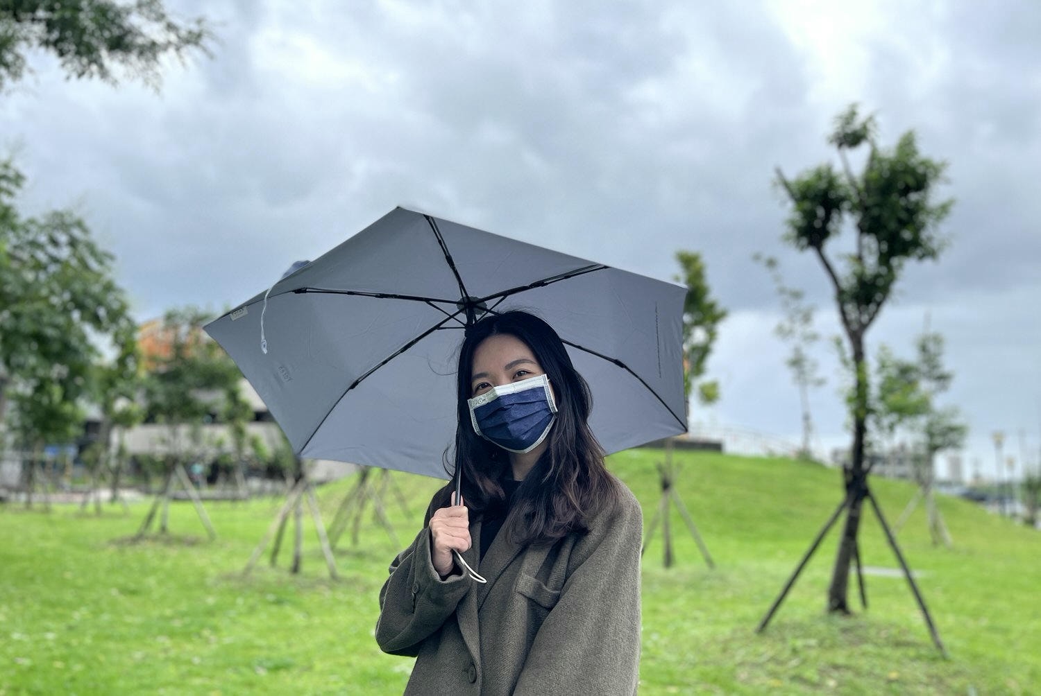 YOREH悠若「簡約三折晴雨傘 」開箱,晴天雨天都能使用的質感小傘。 - 第13張圖