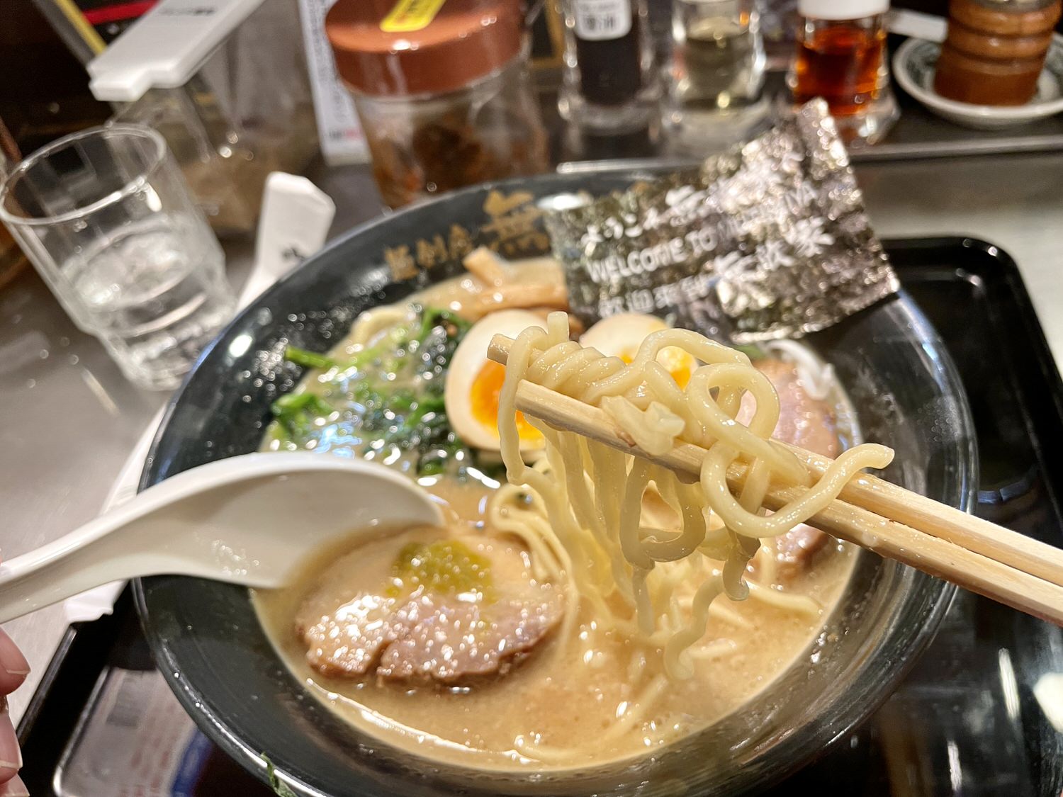 東京池袋人氣排隊美食「麵創房無敵家拉麵」,必吃濃郁系拉麵推薦! - 第12張圖