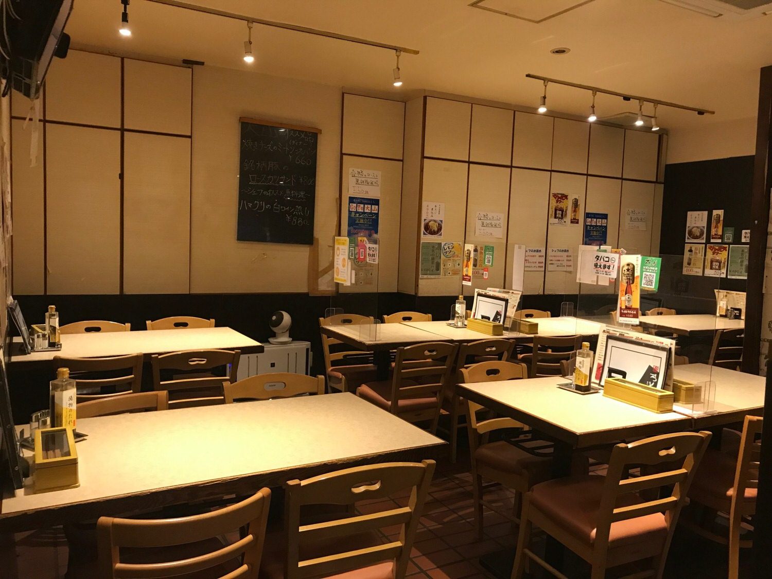 東京上野阿美橫町90年炸物老店「肉的大山」超人氣和牛可樂餅。 - 第4張圖