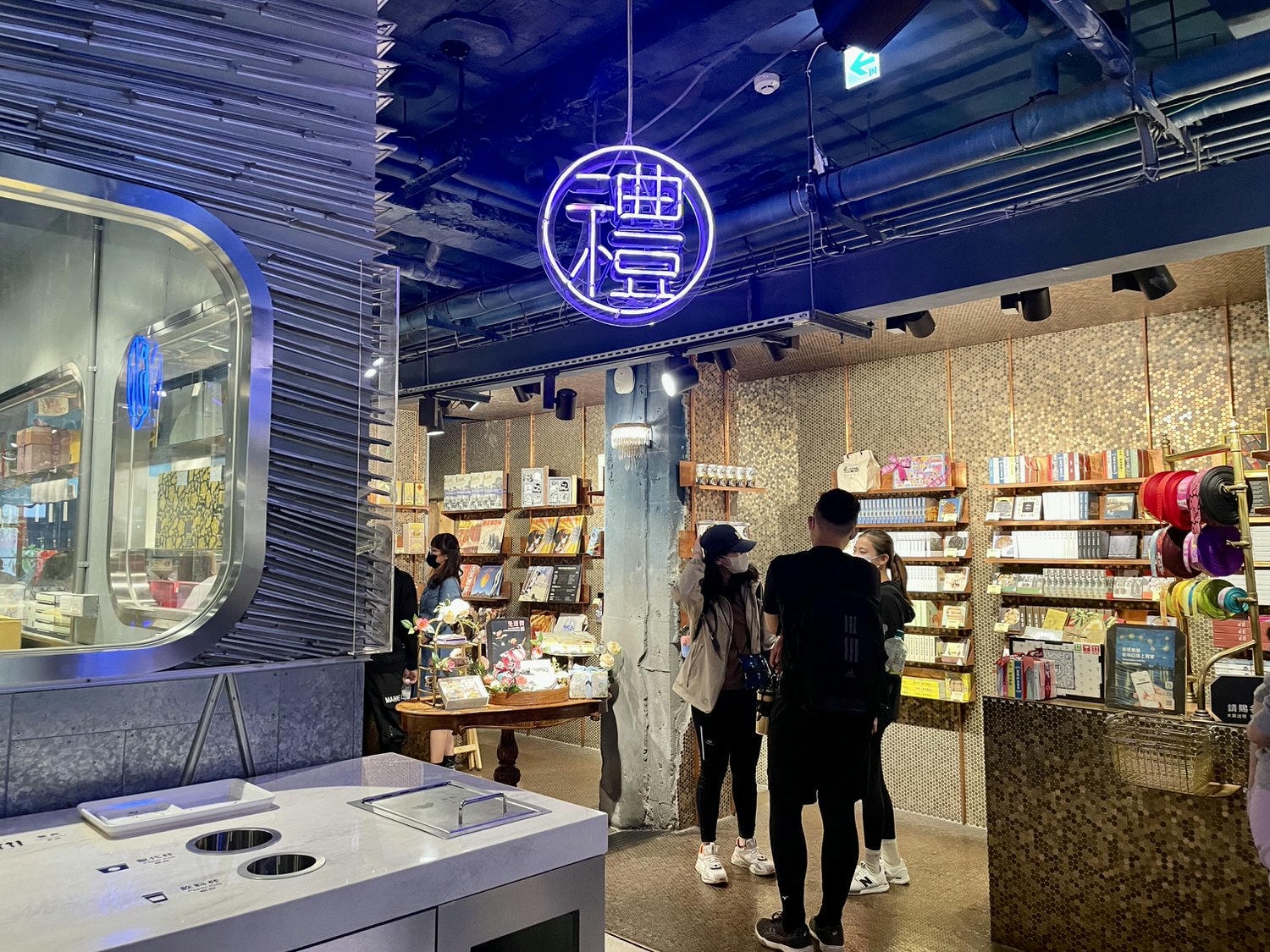 台中美食|宮原眼科可內用的新分店「第四信用合作社」銀行改建人氣排隊冰店。 - 第7張圖