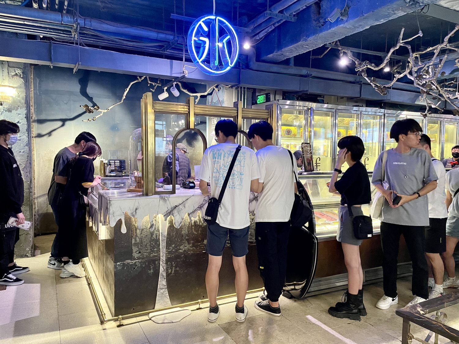 台中美食|宮原眼科可內用的新分店「第四信用合作社」銀行改建人氣排隊冰店。 - 第5張圖