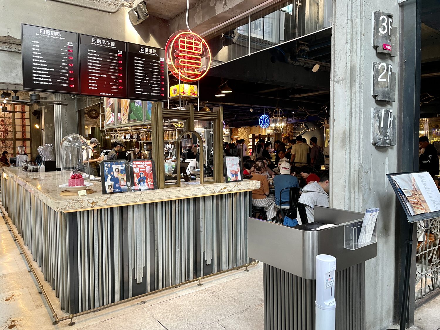 台中美食|宮原眼科可內用的新分店「第四信用合作社」銀行改建人氣排隊冰店。 - 第4張圖