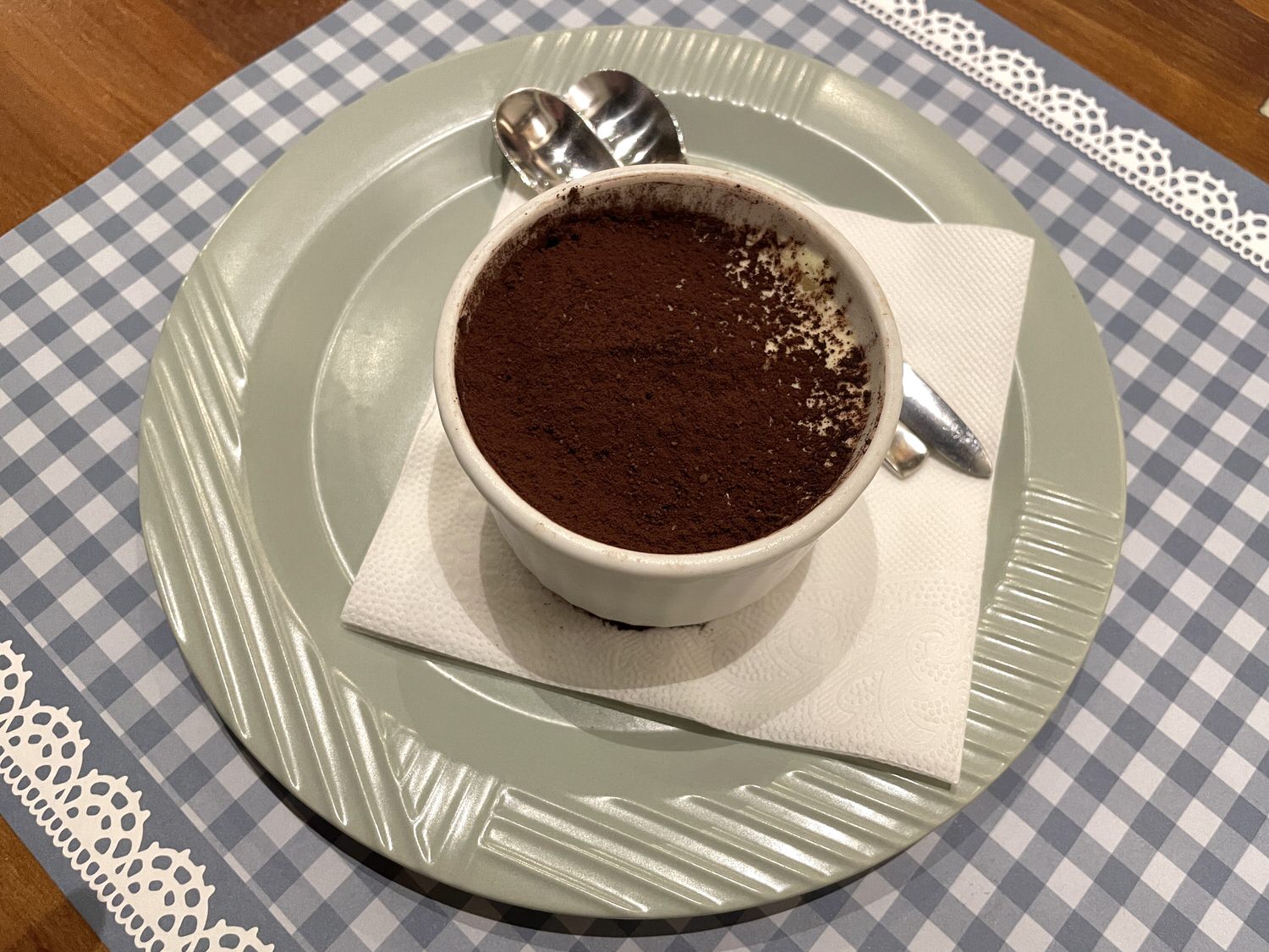 新北美食|新店美味平價的義式咖啡聽「里拉六街」氣派歐式裝潢,附完整菜單。 - 第21張圖 里拉六街|義式提拉米蘇