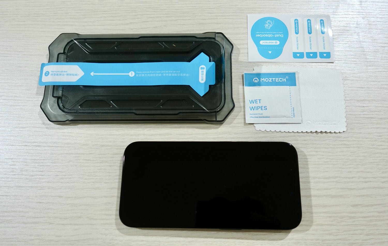 手機配件|MOZTECH 墨子科技 iPhone15 系列防窺保護貼、藍寶石鏡頭貼特色與使用評價! - 第3張圖 Moztech 防窺晶霧手機保護貼