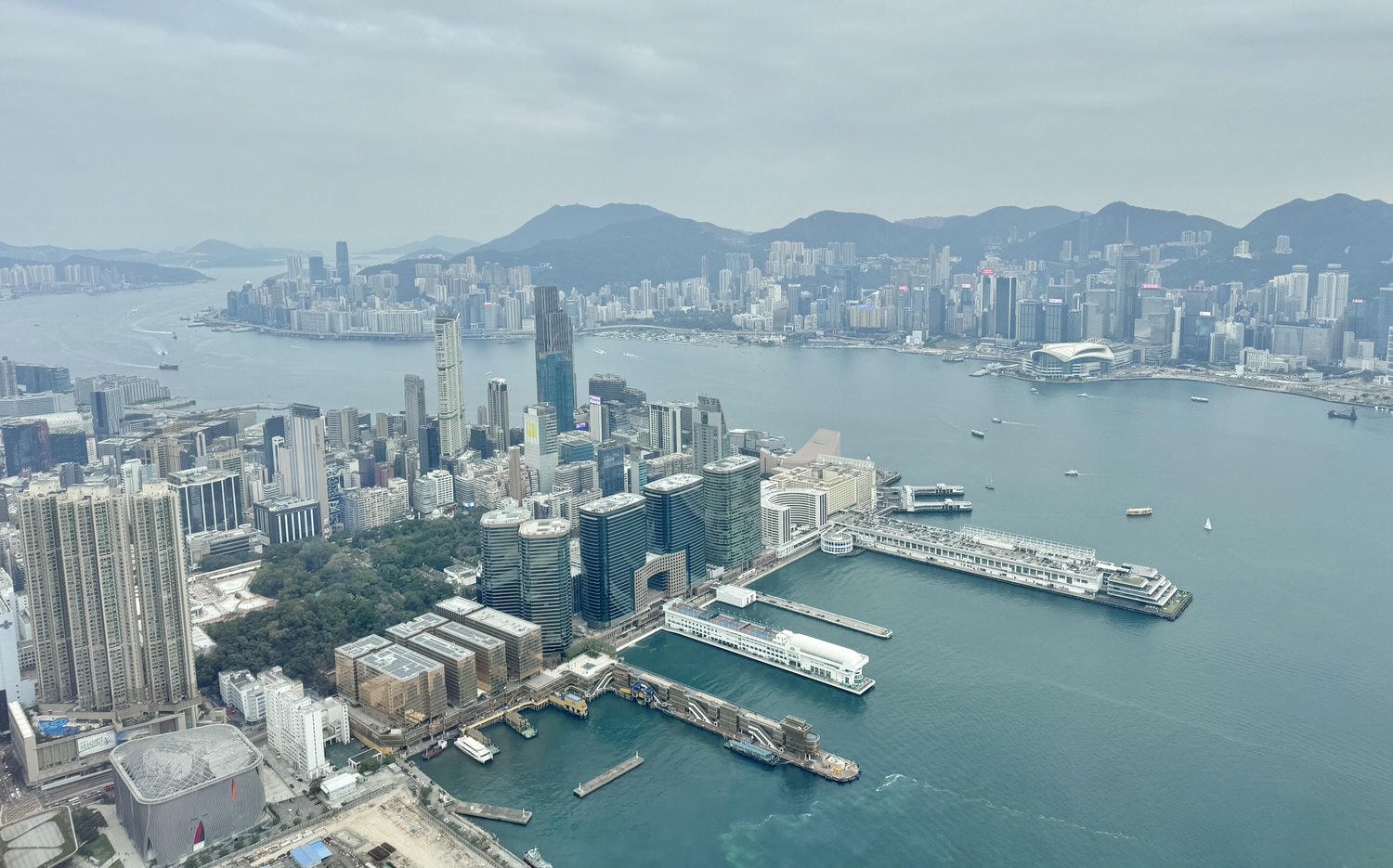 2025香港旅遊必去10大熱門景點,交通指南、門票優惠與景點攻略! - 第9張圖 天際100觀景台