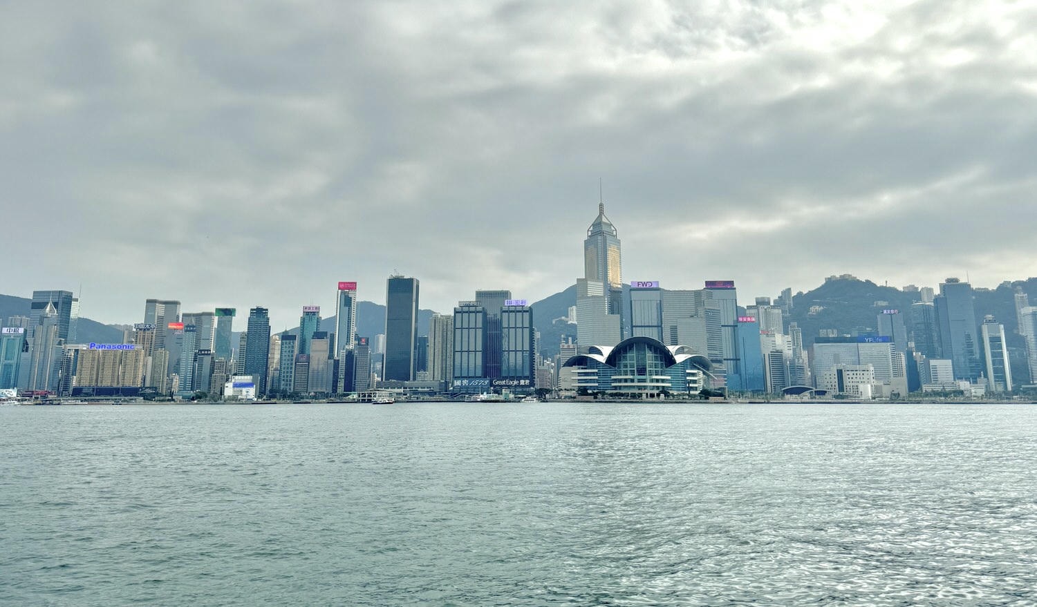 2025香港旅遊必去10大熱門景點,交通指南、門票優惠與景點攻略! - 第6張圖 維多利亞港