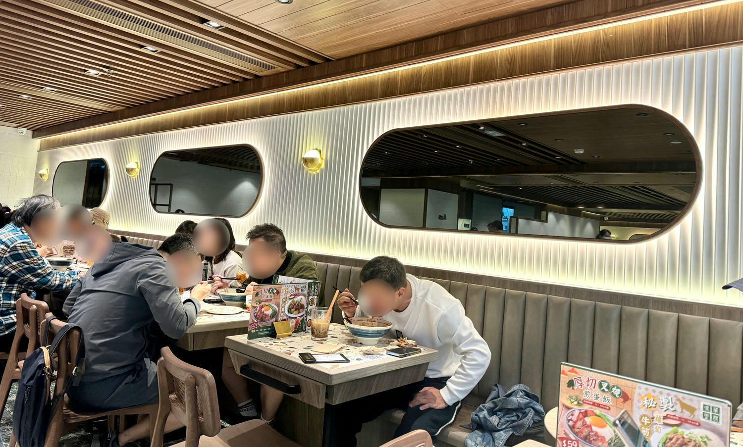 香港人氣排隊冰室推薦「華嫂冰室」必點美味豬扒與濃郁番茄湯底! - 第3張圖 華嫂冰室