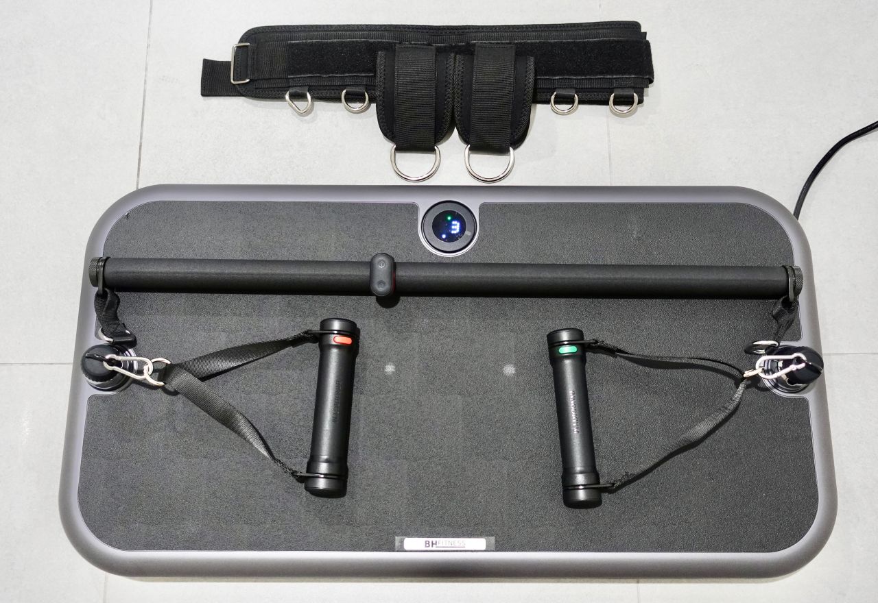 居家健身器材推薦「BH P1 90kg 智能力量站重訓機」多功能不佔空間,男女適用、臀腿腰背皆可練! - 第8張圖 BH P1 90kg 智能力量站重訓機