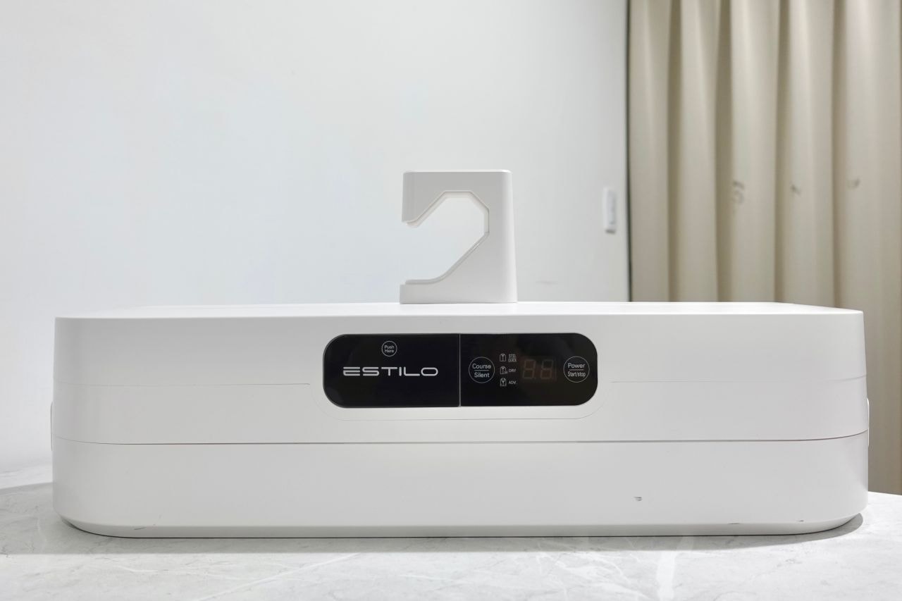 韓國蒸氣式電子衣櫥「ESTILO衣物護理機 」輕巧好收納不佔空間,除臭抑菌通通搞定! - 第7張圖 ESTILO衣物護理機