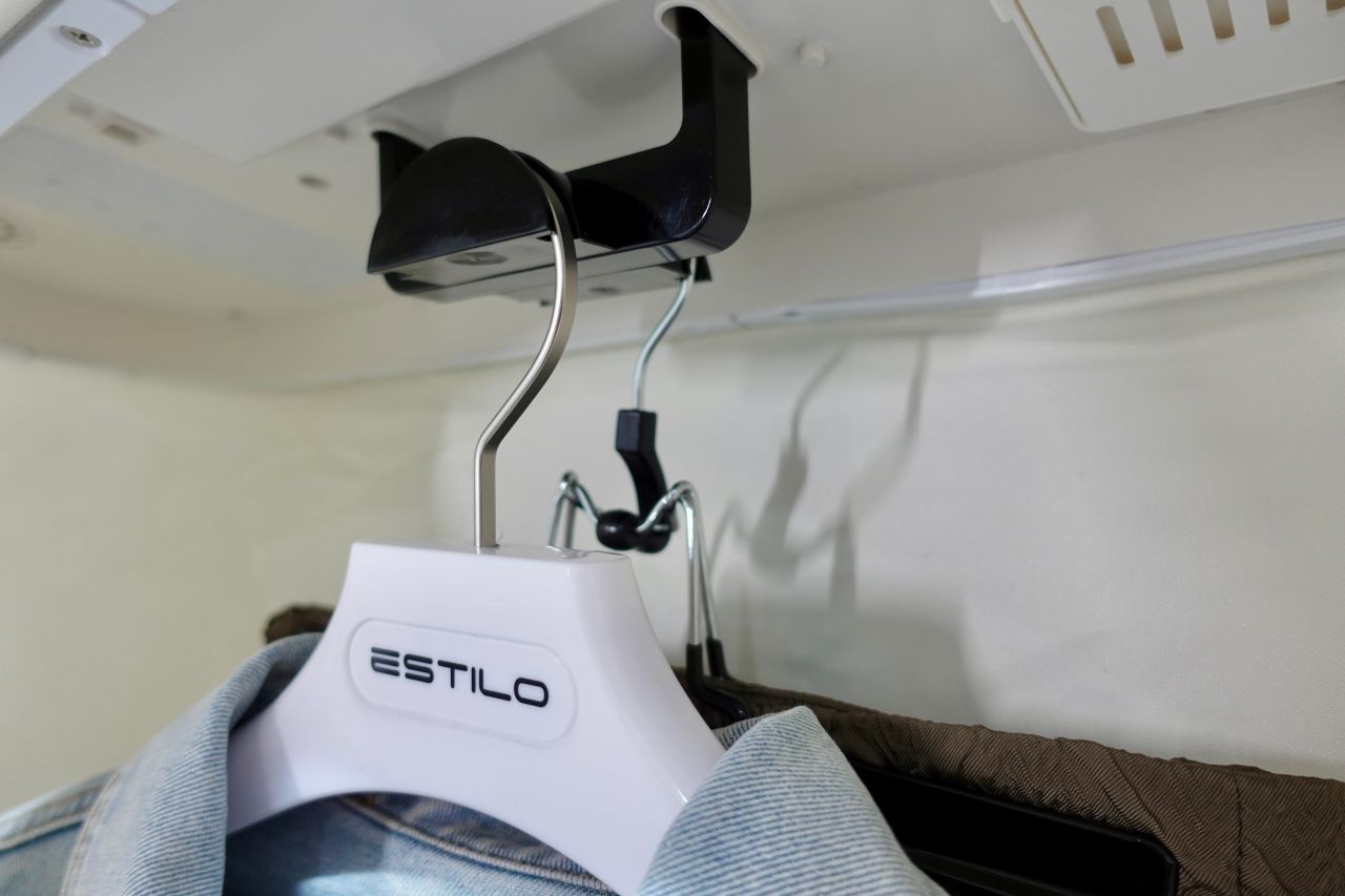 韓國蒸氣式電子衣櫥「ESTILO衣物護理機 」輕巧好收納不佔空間,除臭抑菌通通搞定! - 第6張圖 ESTILO衣物護理機