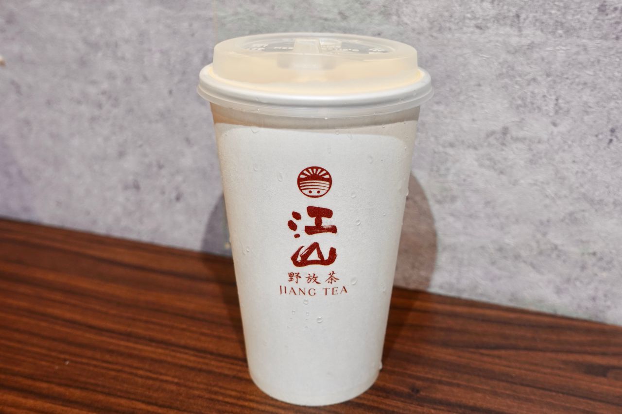 大安必喝手搖飲推薦「江山野放茶」全台唯一用野放茶葉的手搖飲店,茶控者一定要喝! - 第8張圖 江山野放茶 翠綠布蕾蓋