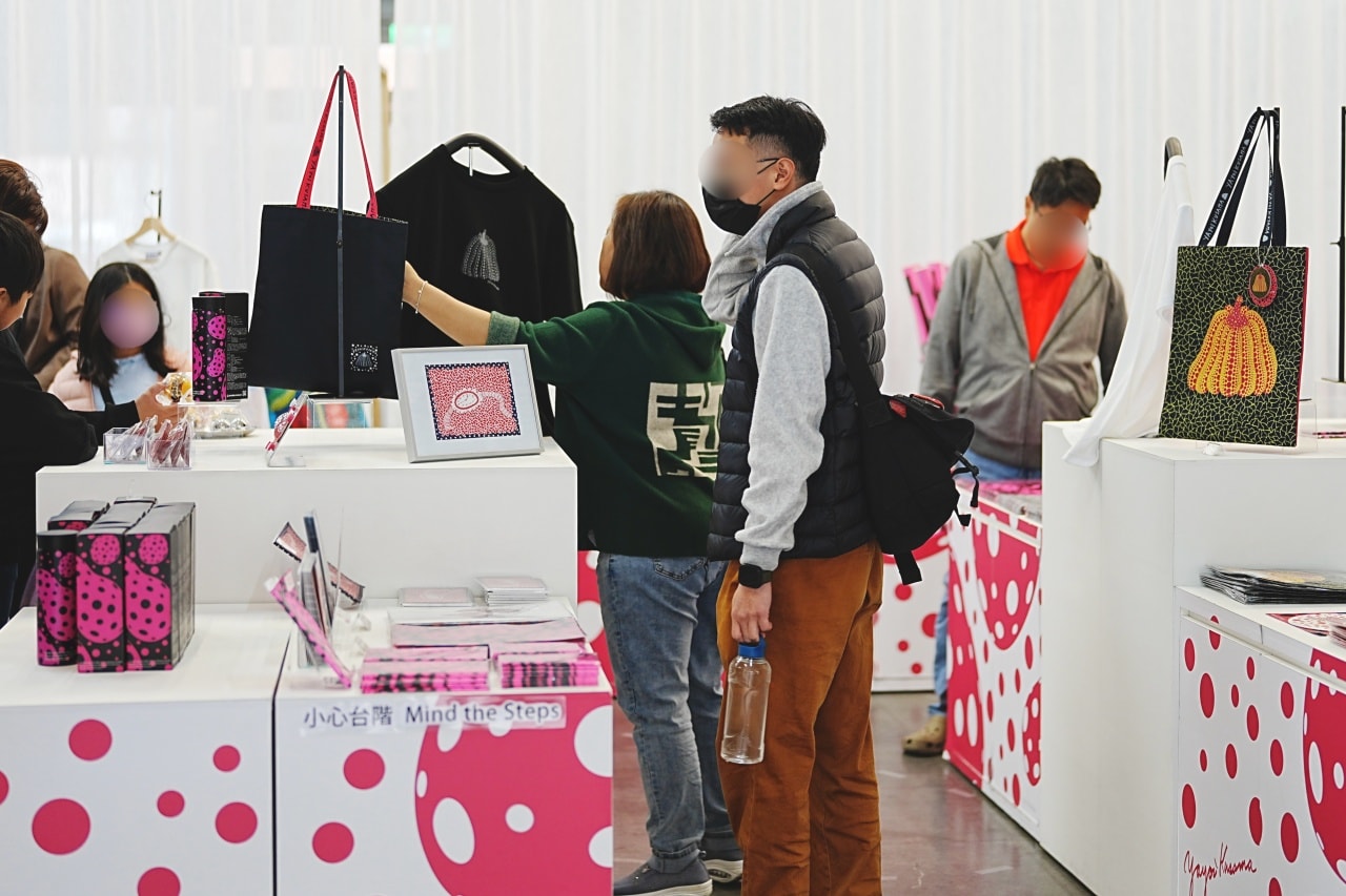 2025 台北草間彌生展覽必逛攻略,圓點女王的展覽三大重點細節,購票資訊與交通資訊! - 第19張圖 草間彌生的『軌跡』與『奇跡』——W Collection & More 1951-2005