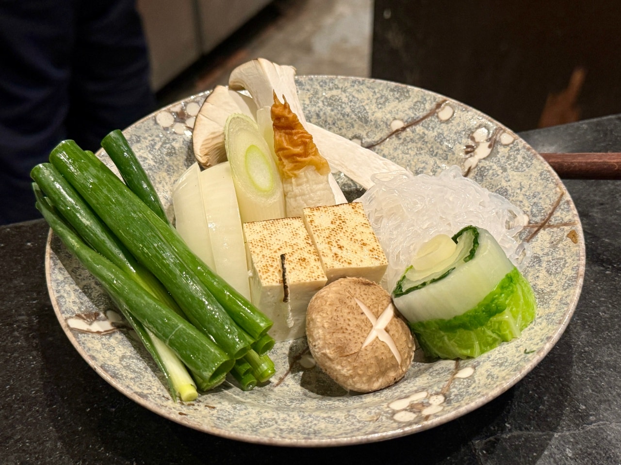 大阪老字號壽喜燒/涮涮鍋專門店「しゃぶ長 (Shabucho) 壽喜燒」超美味日本國產牛必吃! - 第6張圖 大阪しゃぶ長 (Shabucho) 壽喜燒