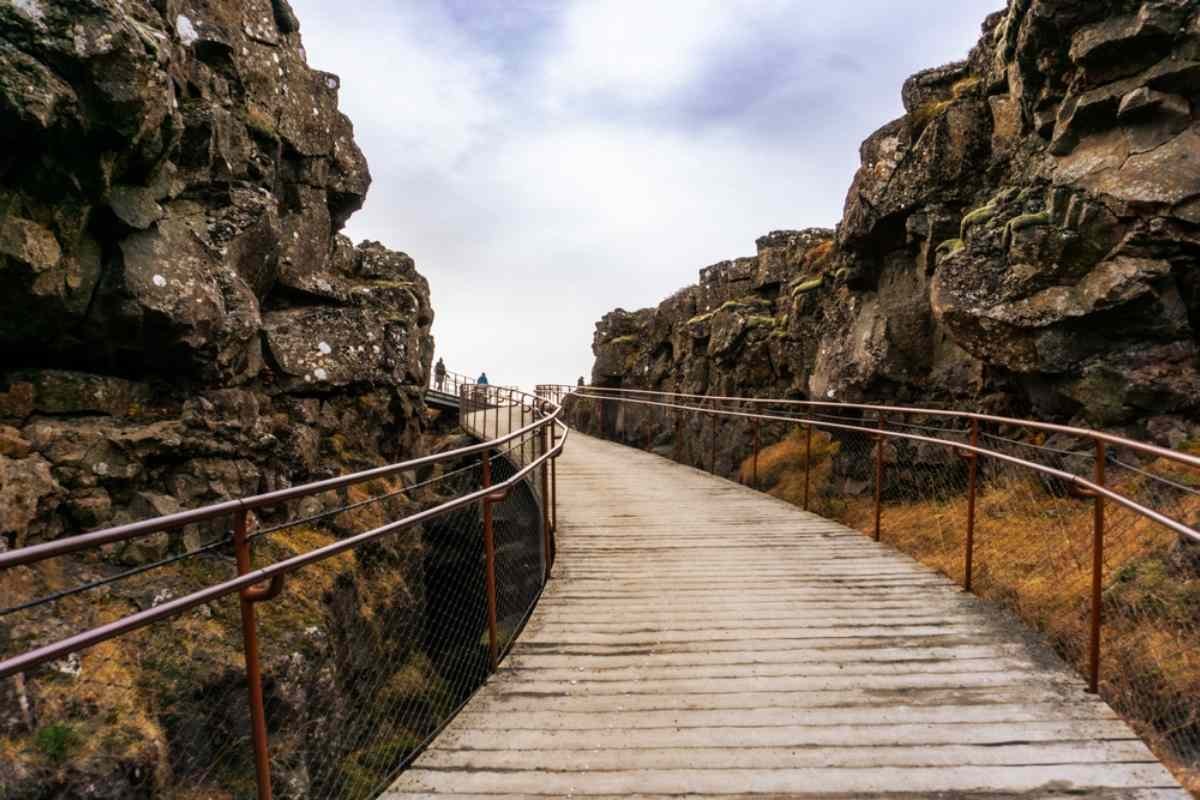 2025冰島一號公路自駕環島旅遊,精選28個必去景點推薦! - 第9張圖 阿曼納喬斷層(Almannagjá)