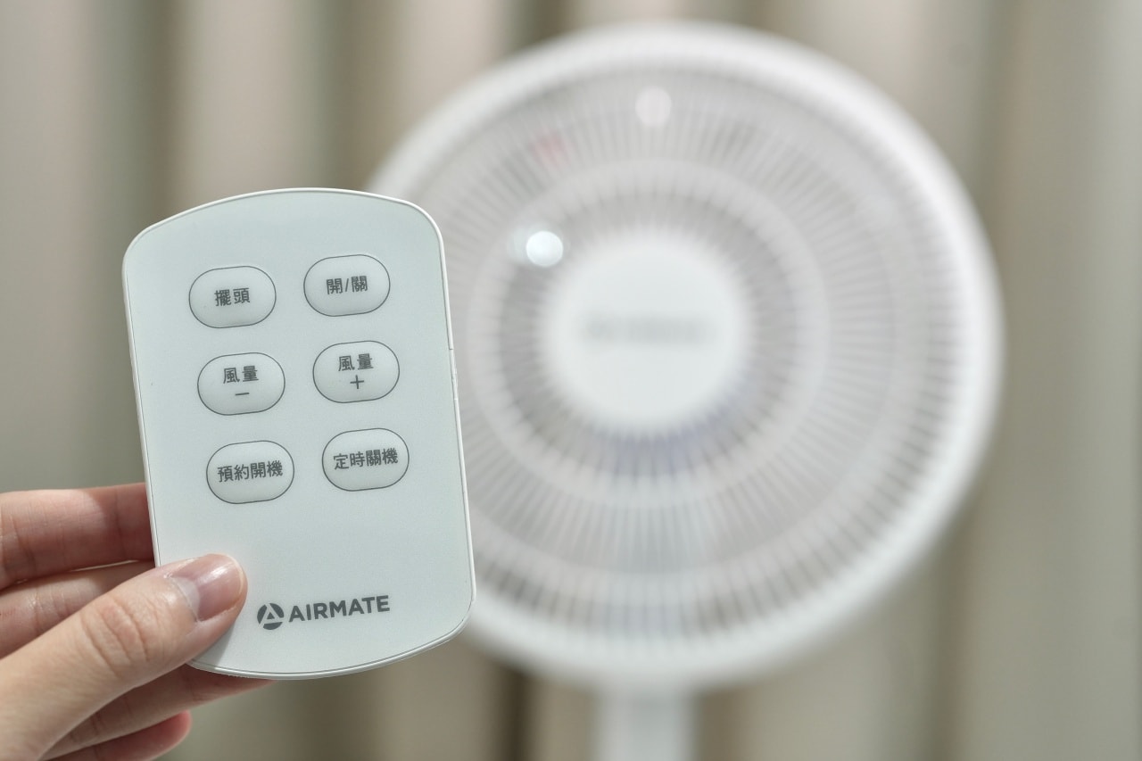 AIRMATE 可收納式遙控立地電扇