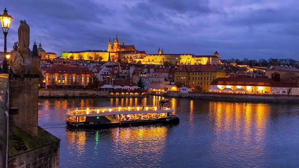伏爾塔瓦河遊船（Vltava River Cruise）