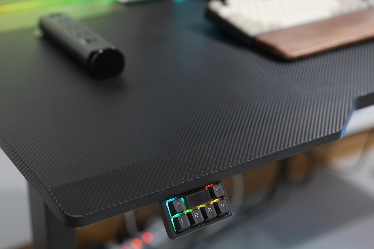 電競玩家必收「FUNTE Flying II RGB 電競升降桌」極致穩固耐重,享受高品質電競體驗! - 第6張圖 FUNTE Flying II RGB 電競升降桌