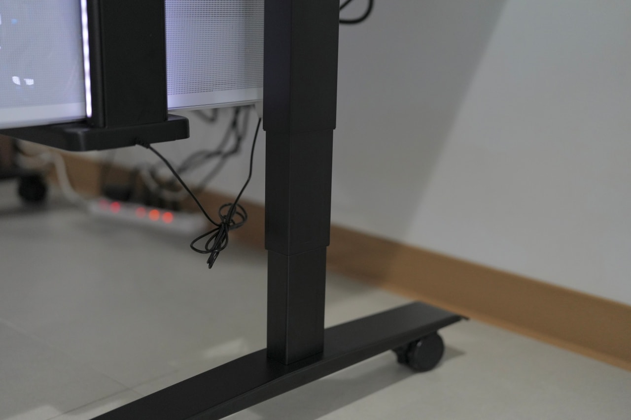 電競玩家必收「FUNTE Flying II RGB 電競升降桌」極致穩固耐重,享受高品質電競體驗! - 第5張圖 FUNTE Flying II RGB 電競升降桌