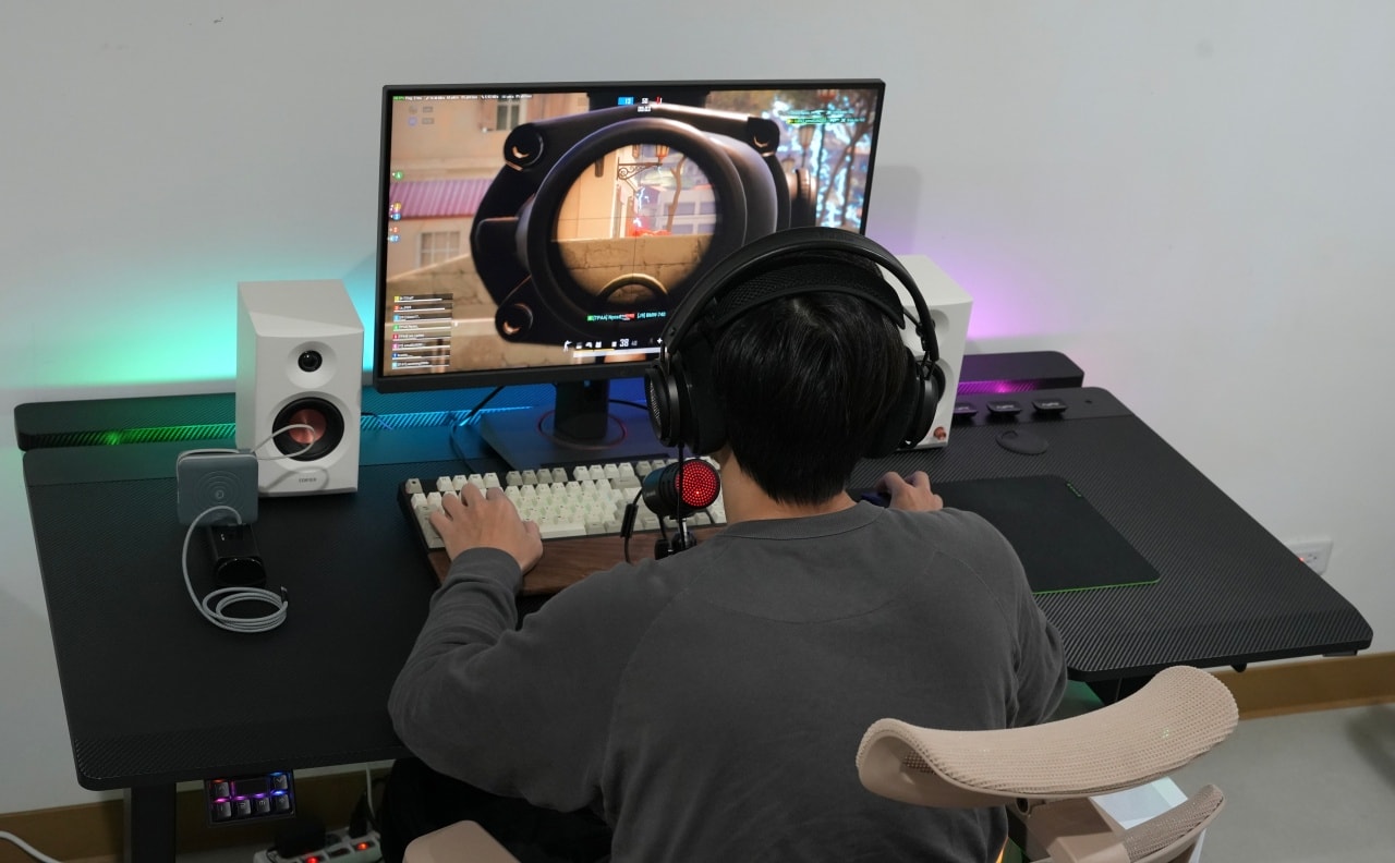 電競玩家必收「FUNTE Flying II RGB 電競升降桌」極致穩固耐重,享受高品質電競體驗! - 第1張圖 FUNTE Flying II RGB 電競升降桌