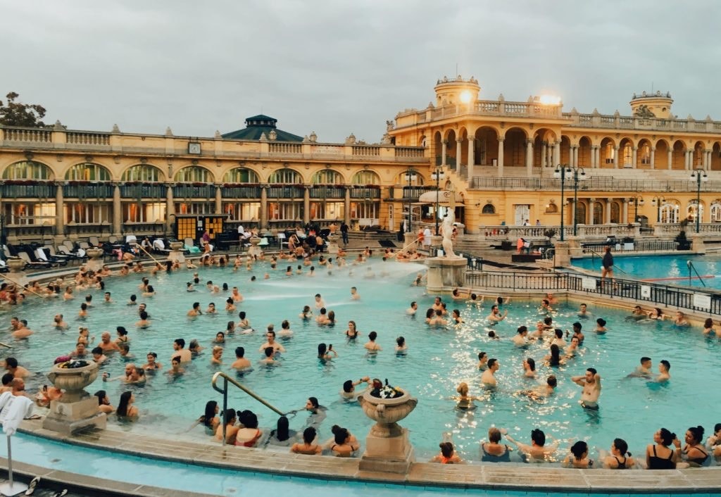 塞切尼溫泉浴場（Széchenyi Thermal Bath）