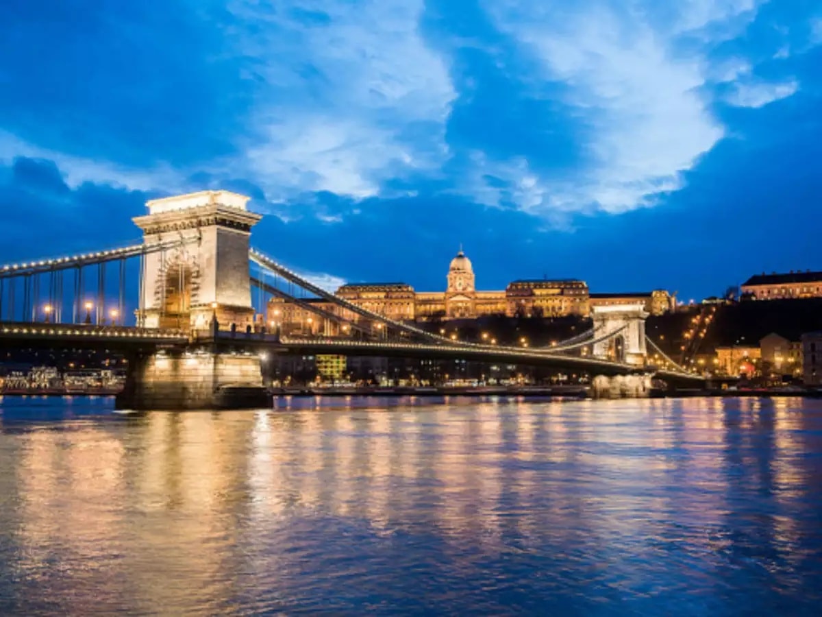 多瑙河畔（Danube Promenade）