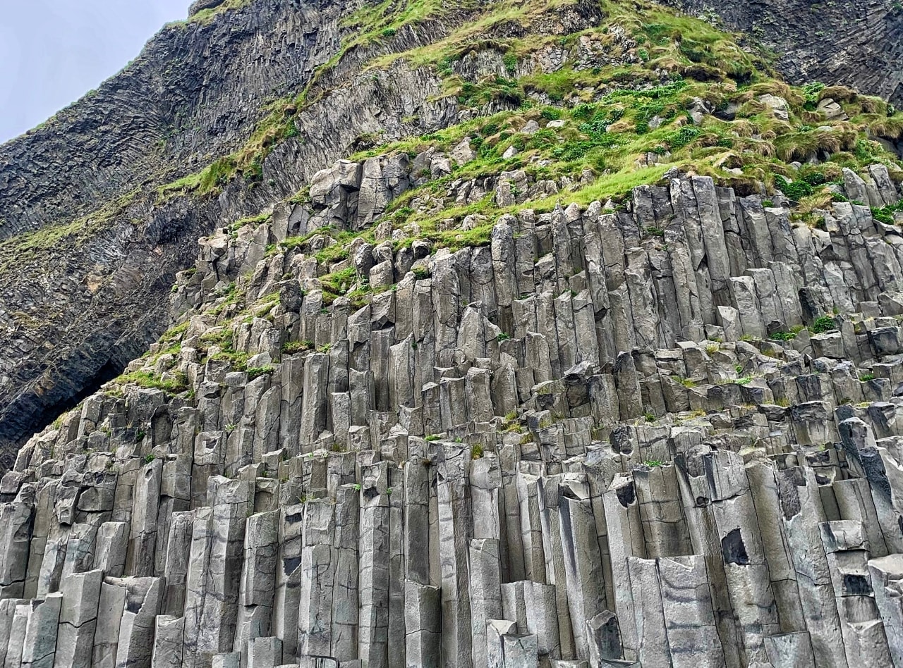 2025冰島一號公路自駕環島旅遊,精選28個必去景點推薦! - 第25張圖 雷尼斯岩