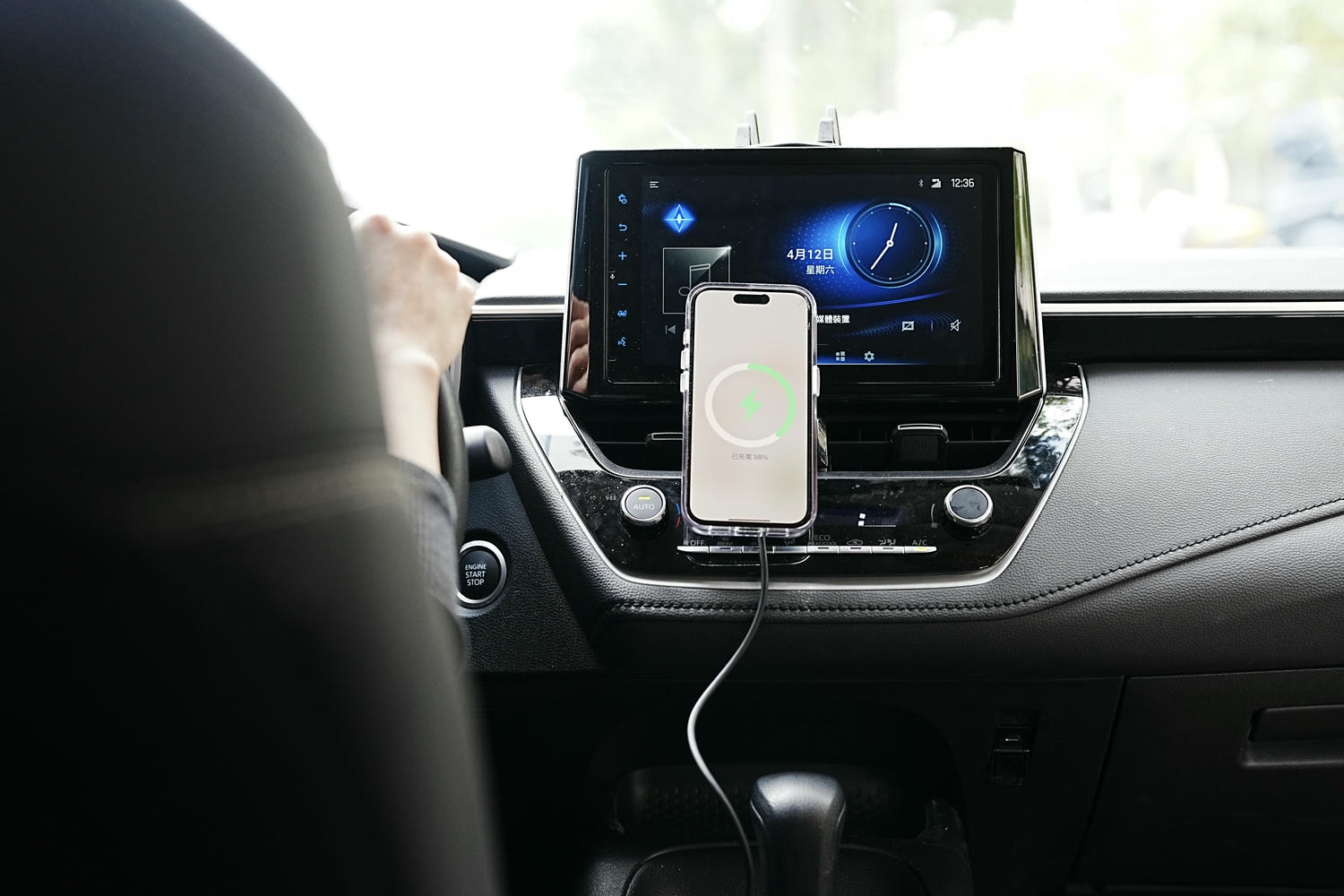 超穩車用磁吸手機架推薦「Allite CF2 MagSafe 多功能磁吸手機架」15W無線快充和香氛擴香! - 第1張圖