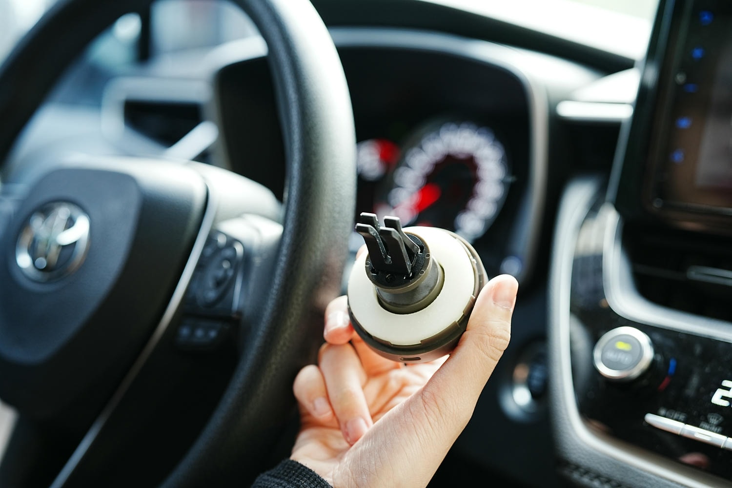 超穩車用磁吸手機架推薦「Allite CF2 MagSafe 多功能磁吸手機架」15W無線快充和香氛擴香! - 第10張圖