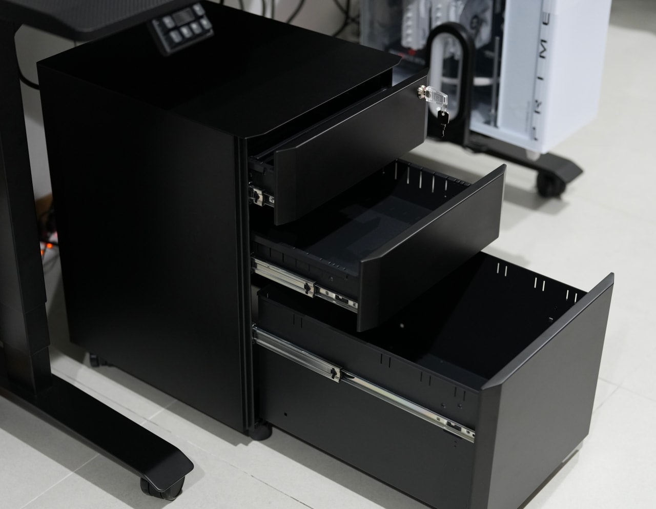 電競玩家必收「FUNTE Flying II RGB 電競升降桌」極致穩固耐重,享受高品質電競體驗! - 第22張圖 FUNTE 三層抽屜活動櫃