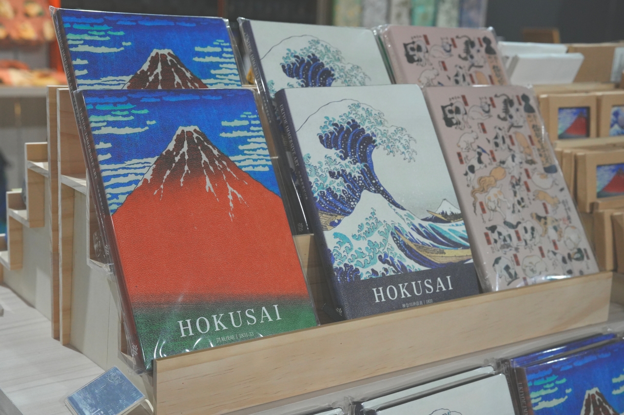 浮世繪動起來了!2025《會動的浮世繪展》台北站,沉浸式走進日本江戶藝術時代! - 第30張圖 會動的浮世繪展-紀念品商店